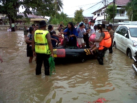 Evakuasi Korban Banjir Manado Masih Berlangsung