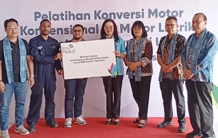 Support STM, PLN Sumbang Bengkel dan 9 Unit Motor