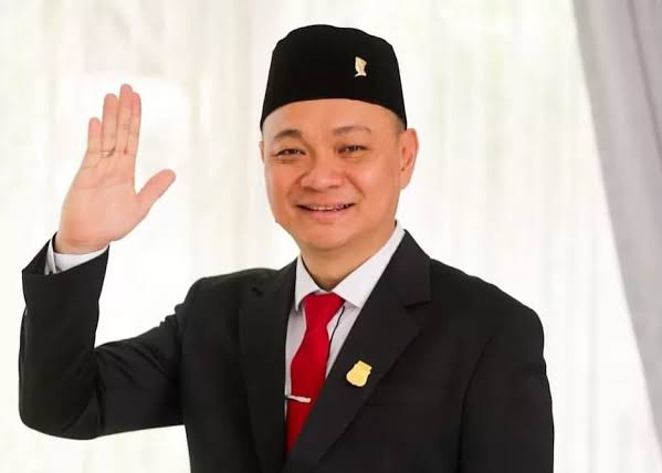 Rumambi Kritisi Pemasangan Tiang-tiang Penyedia Layanan Internet 