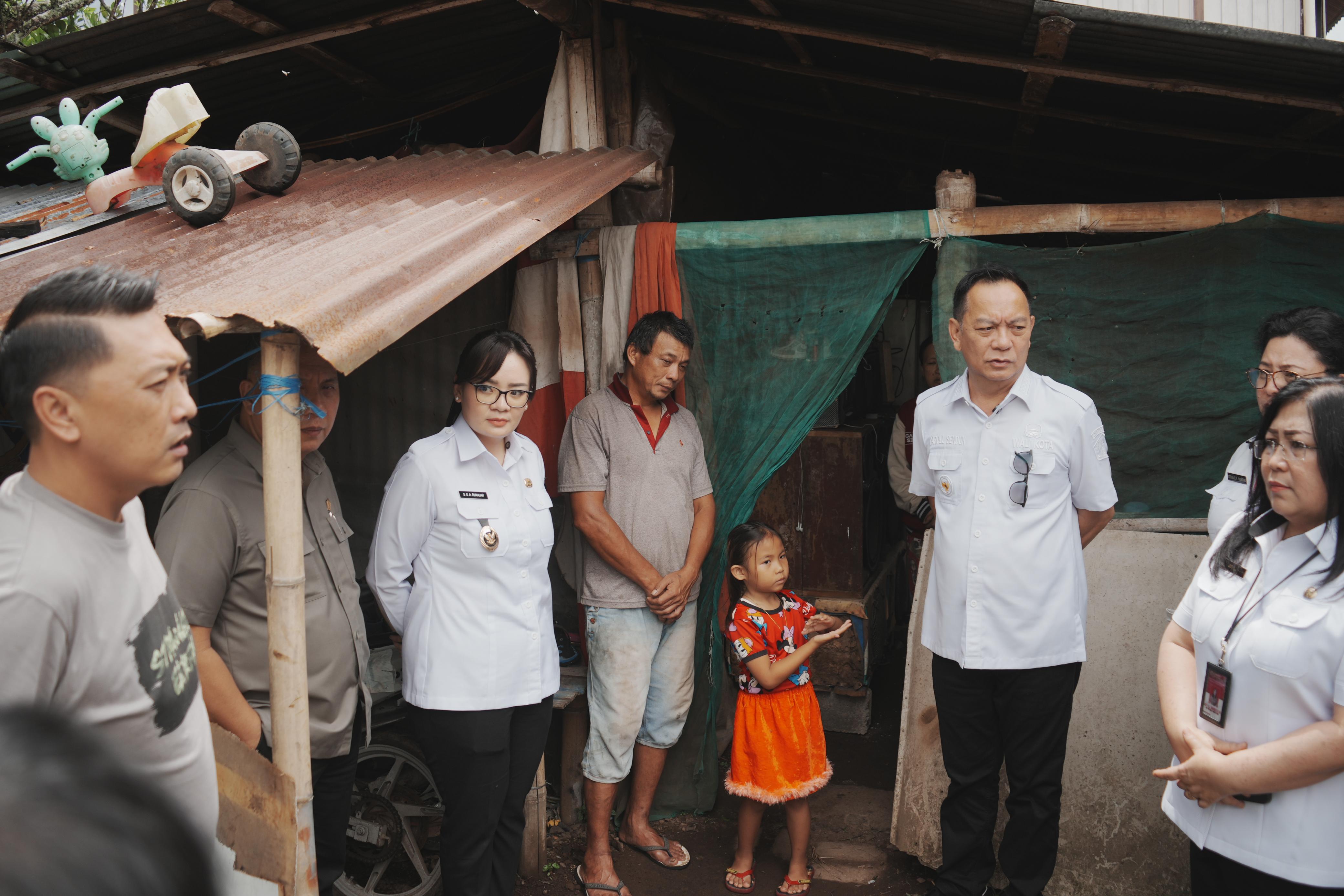 Caroll-Sendy Tinjau Lokasi Program Pembangunan Rumah Layak Huni