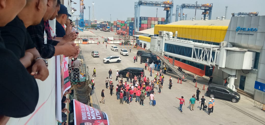 Kepalkan Tangan Perjuangan, 3.000 Kontingen PDIP Sulut Tiba di Jakarta