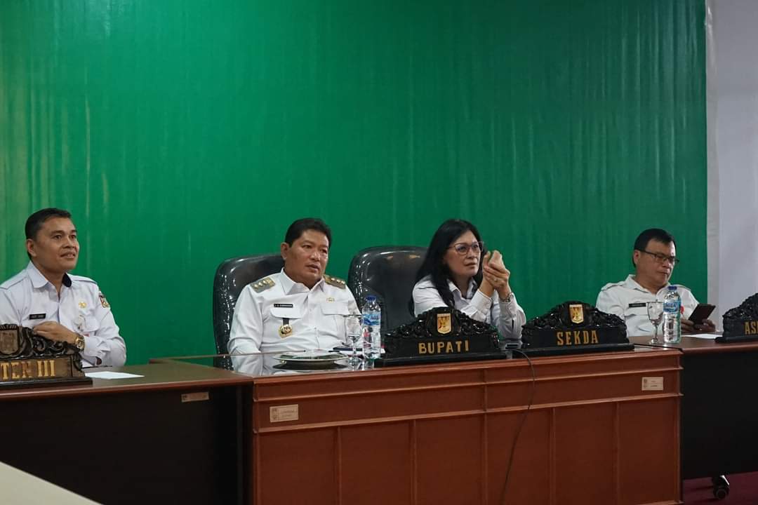 Bahas Isu Strategis, Penjabat Bupati Jemmy Kumendong Ikuti Rakor Pelaksaan Pilkada Secara Virtual
