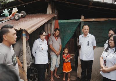 Caroll-Sendy Tinjau Lokasi Program Pembangunan Rumah Layak Huni