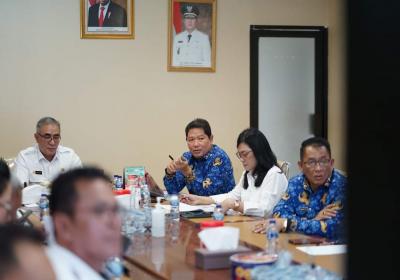 Penjabat Bupati Kumendong dan Sekda Watania Ikuti Rapat Evaluasi Tugas Pemerintahan dan Pembangunan